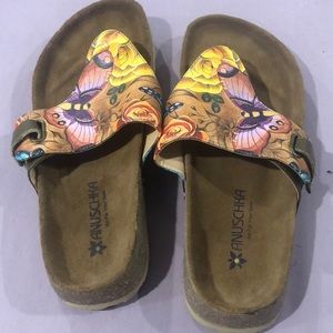 Womens ANUSCHKA sandals size 9